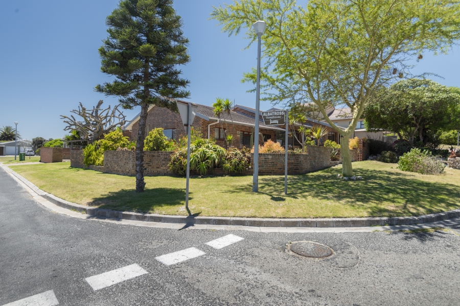 4 Bedroom Property for Sale in Middedorp Western Cape